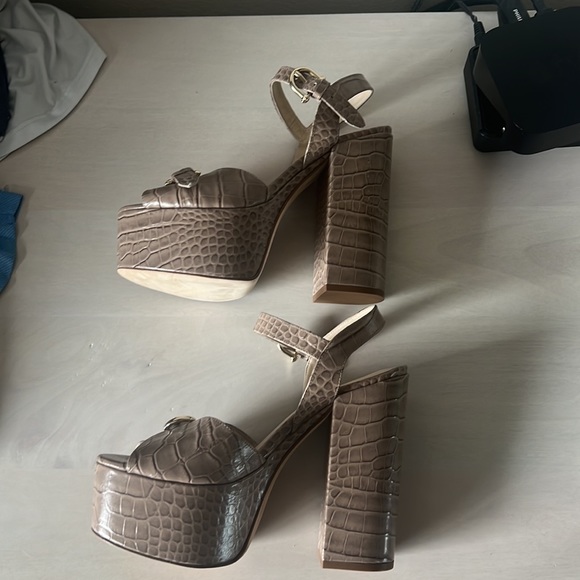 Tan Platform Croc Heels - Picture 3 of 5